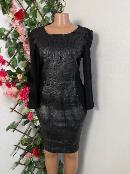 Robe moulante stylée manche longue - Perluna Store - kinshasa