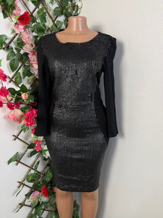 Robe moulante stylée manche longue - Perluna Store - kinshasa