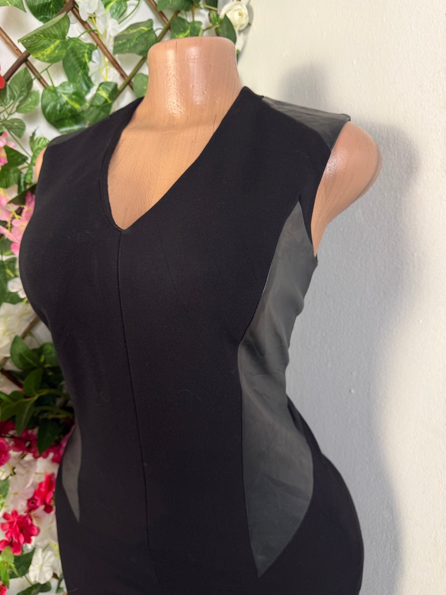 Robe moulante tissu et cuire sans manche - Perluna Store - kinshasa