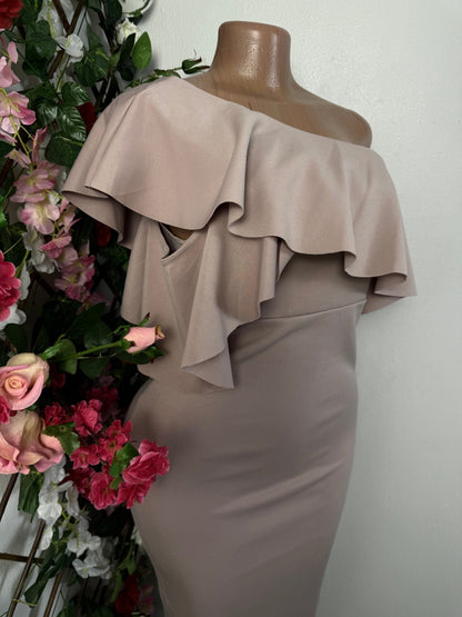 Robe moulante une épaule décolleté volant - Perluna Store - kinshasa