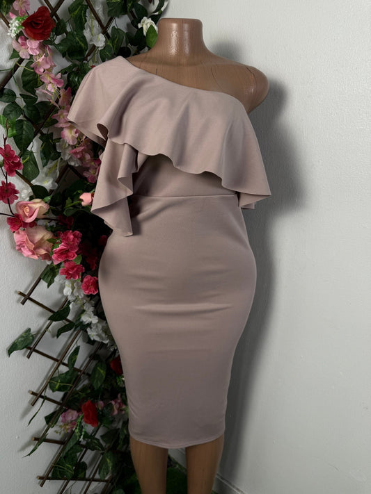Robe moulante une épaule décolleté volant - Perluna Store - kinshasa