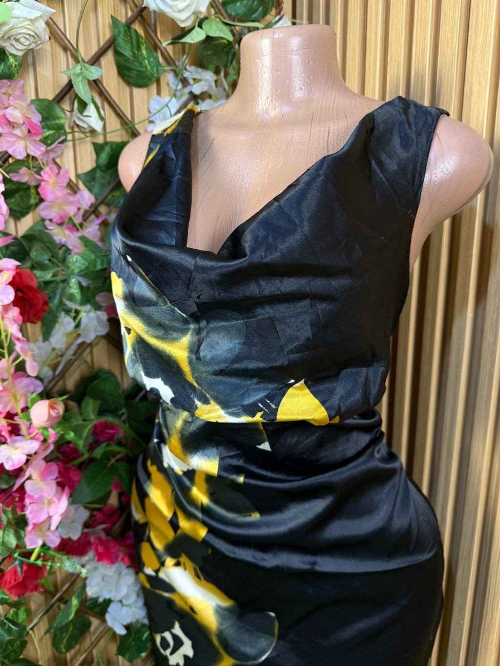 Robe moulantr sans manches décolletée - Perluna Store