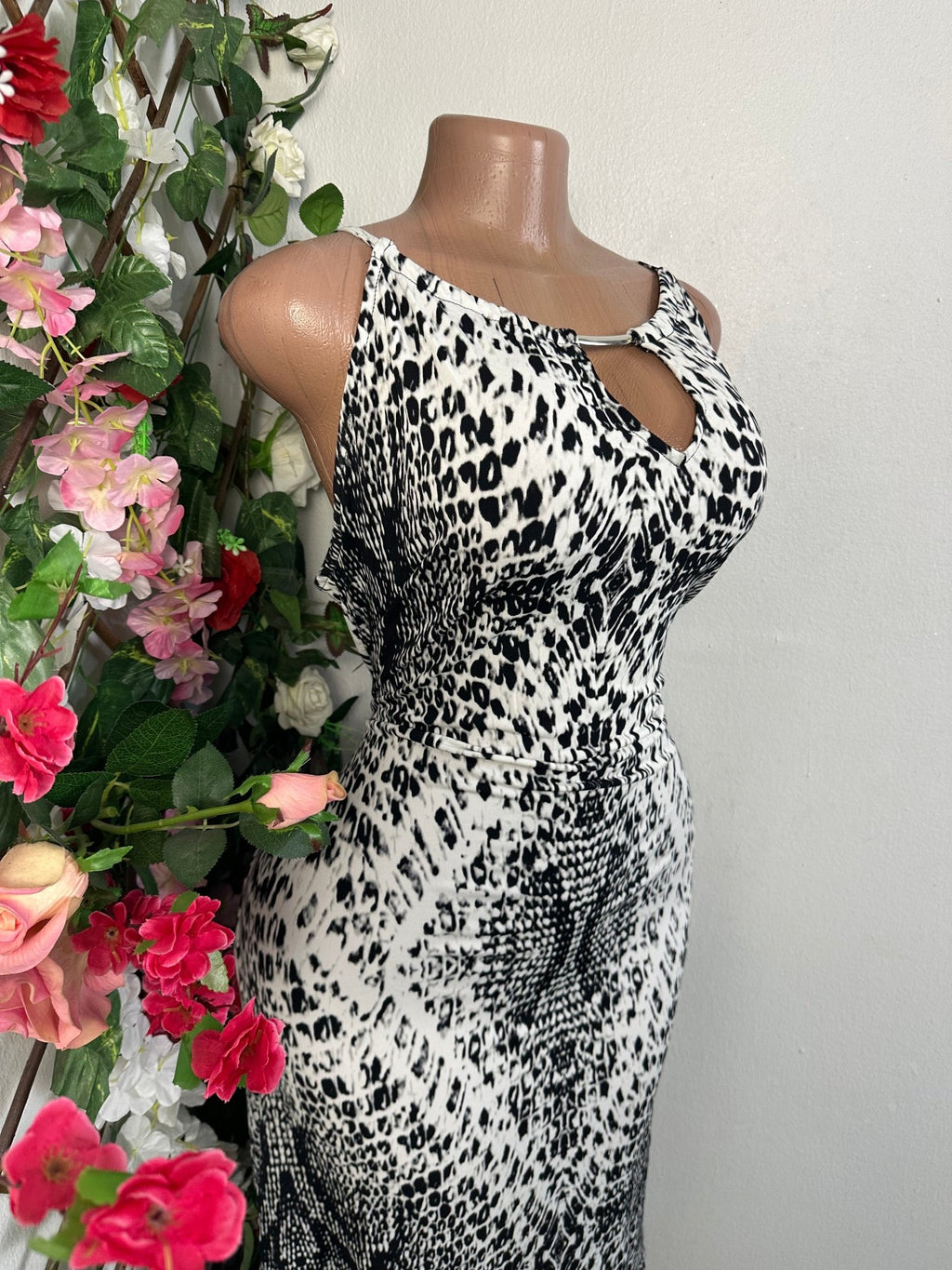 Robe moullante à fine bretelle - Perluna Store - kinshasa