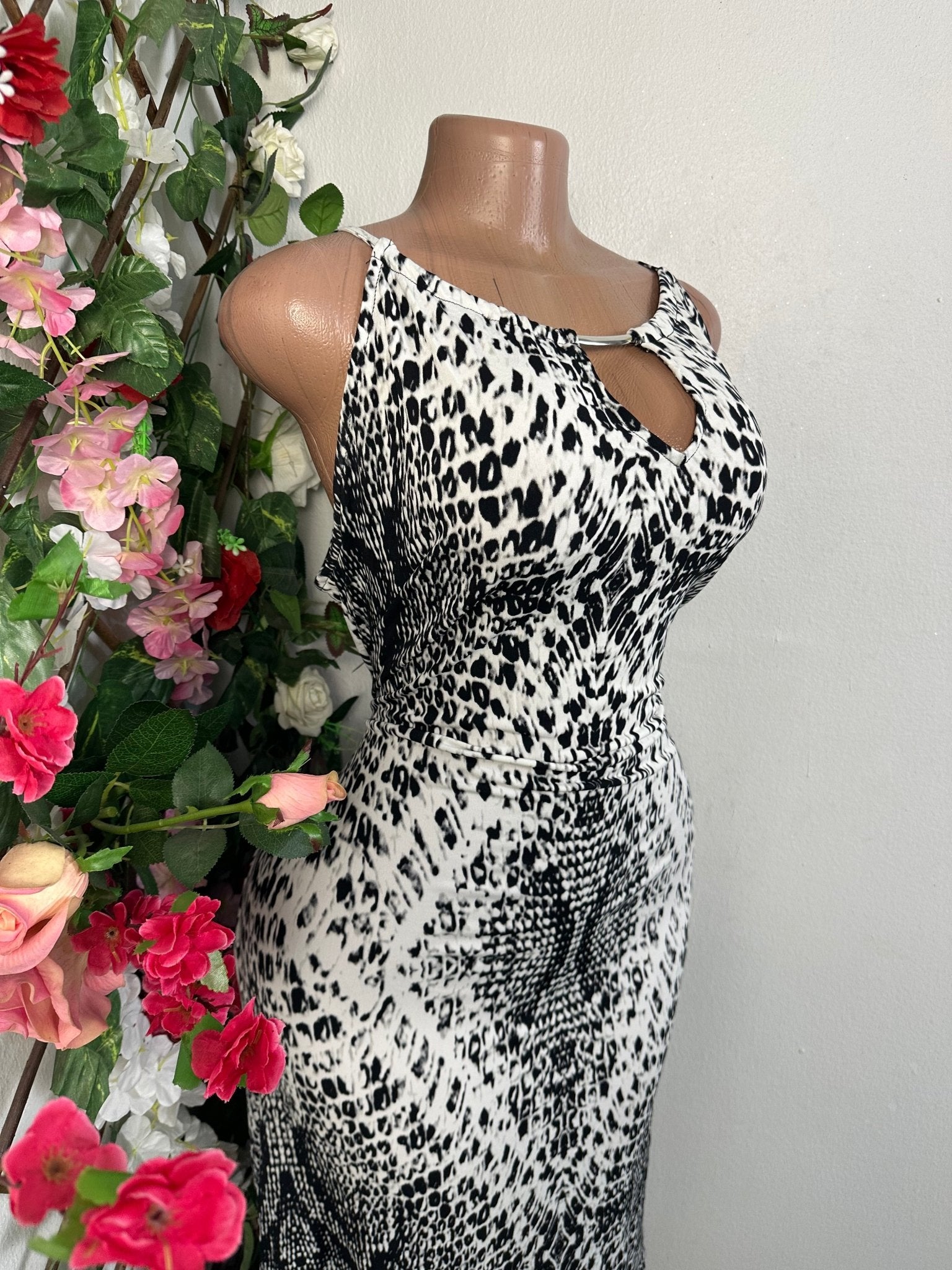 Robe moullante à fine bretelle - Perluna Store - kinshasa