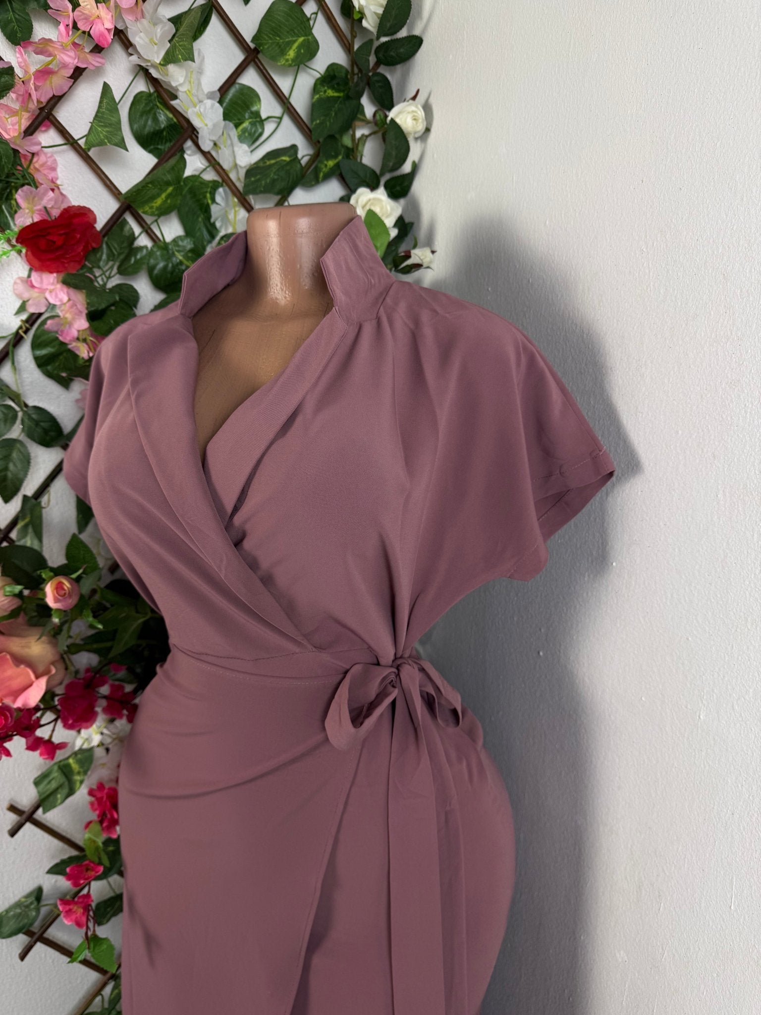 Robe portefeaulle colle en V - Perluna Store - kinshasa