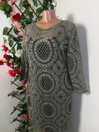 Robe simple avec par - dessus en dentelle - Perluna Store - kinshasa