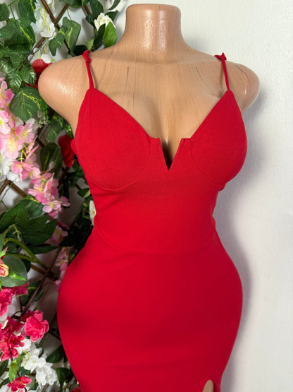 Robe soirée a fine bretelle avec fente - Perluna Store - kinshasa