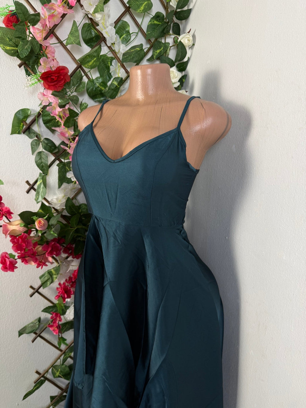 Robe soirée en satin à fine bretelle - Perluna Store - kinshasa