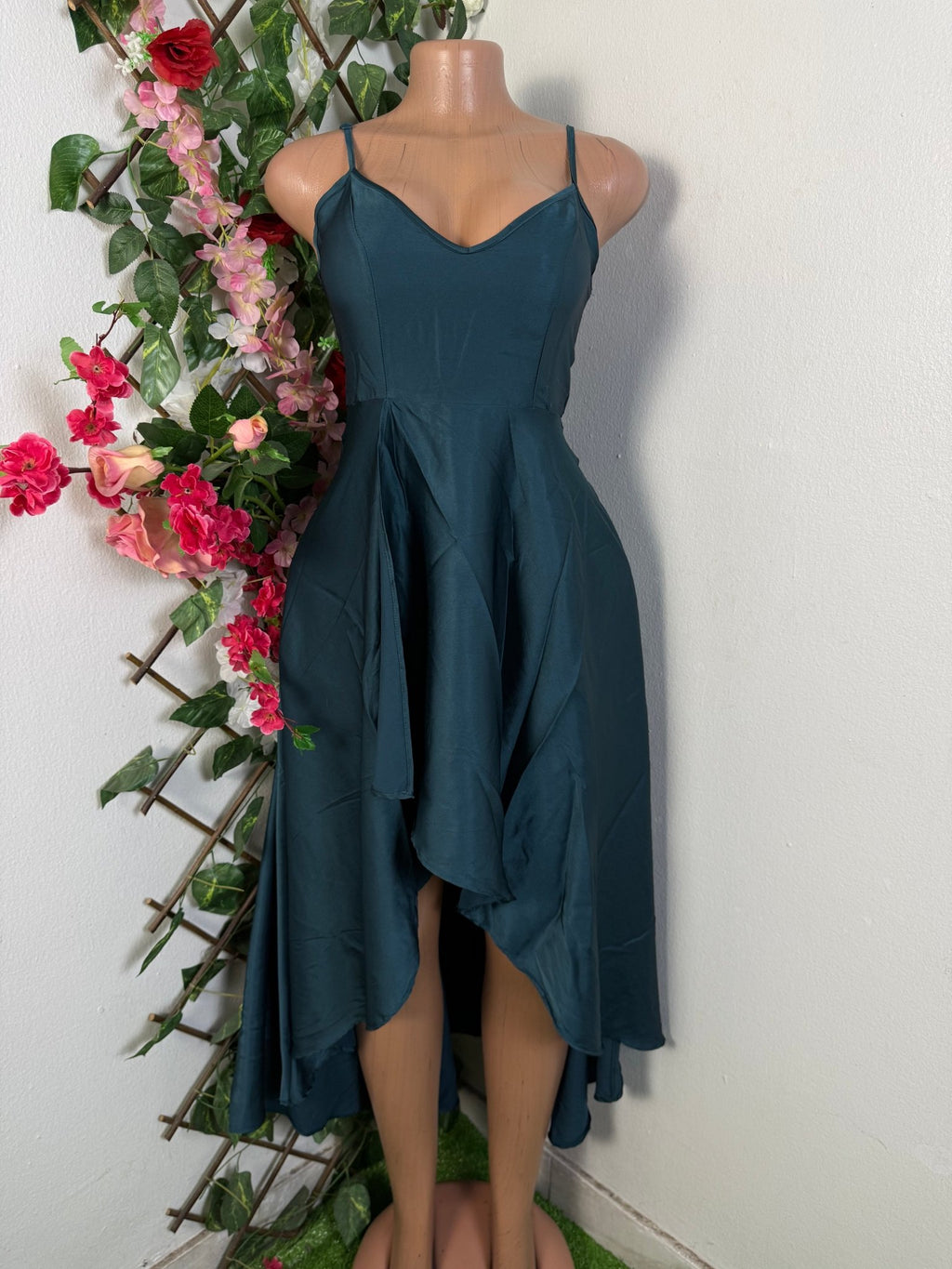 Robe soirée en satin à fine bretelle - Perluna Store - kinshasa