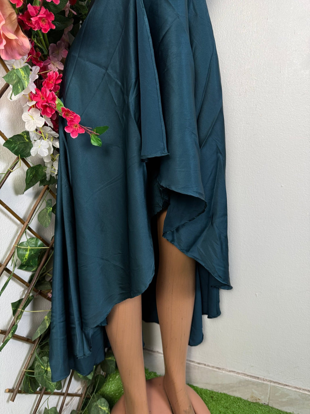 Robe soirée en satin à fine bretelle - Perluna Store - kinshasa