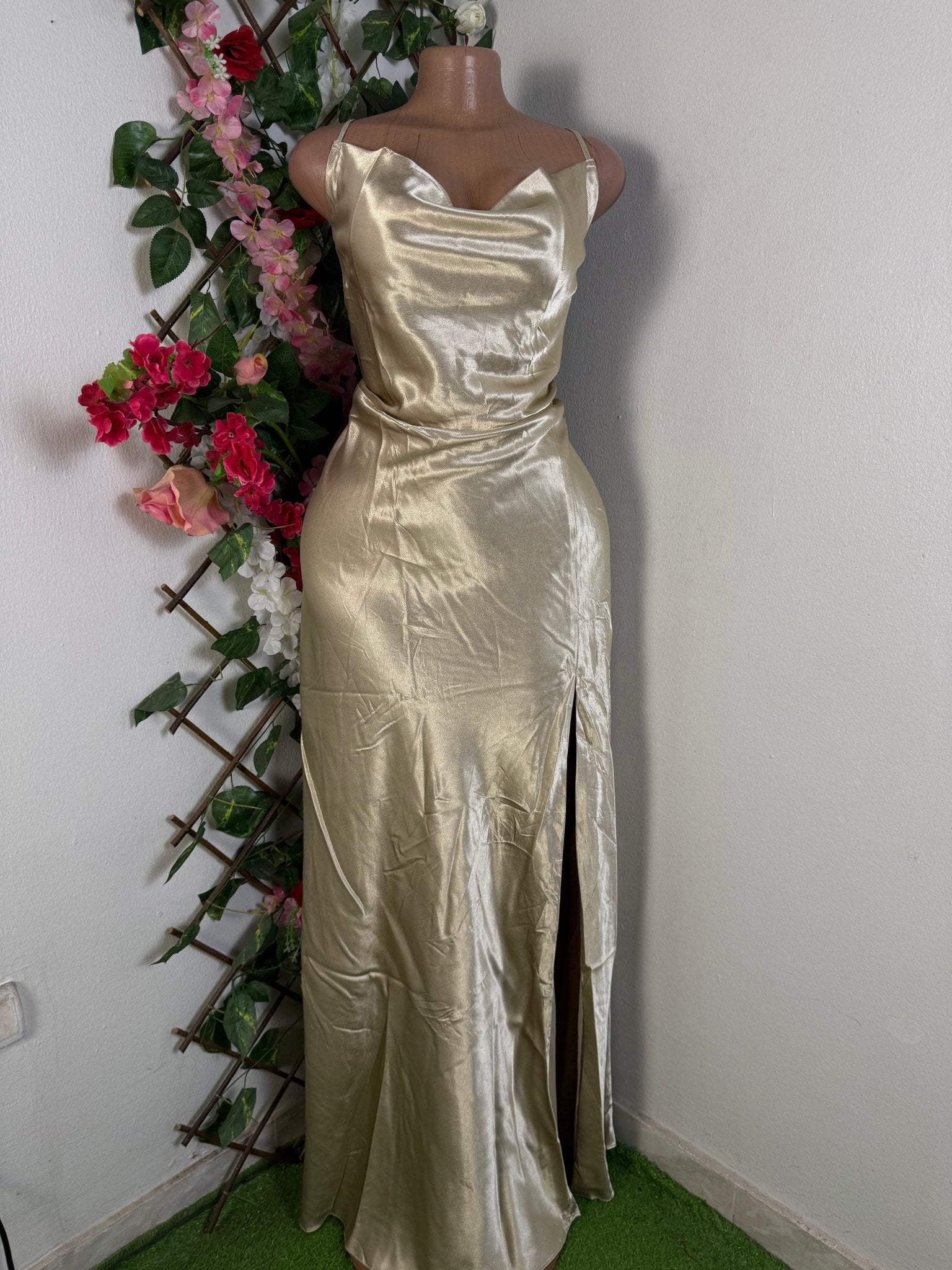 Robe soirée évasée longue manches longue - Perluna Store - kinshasa
