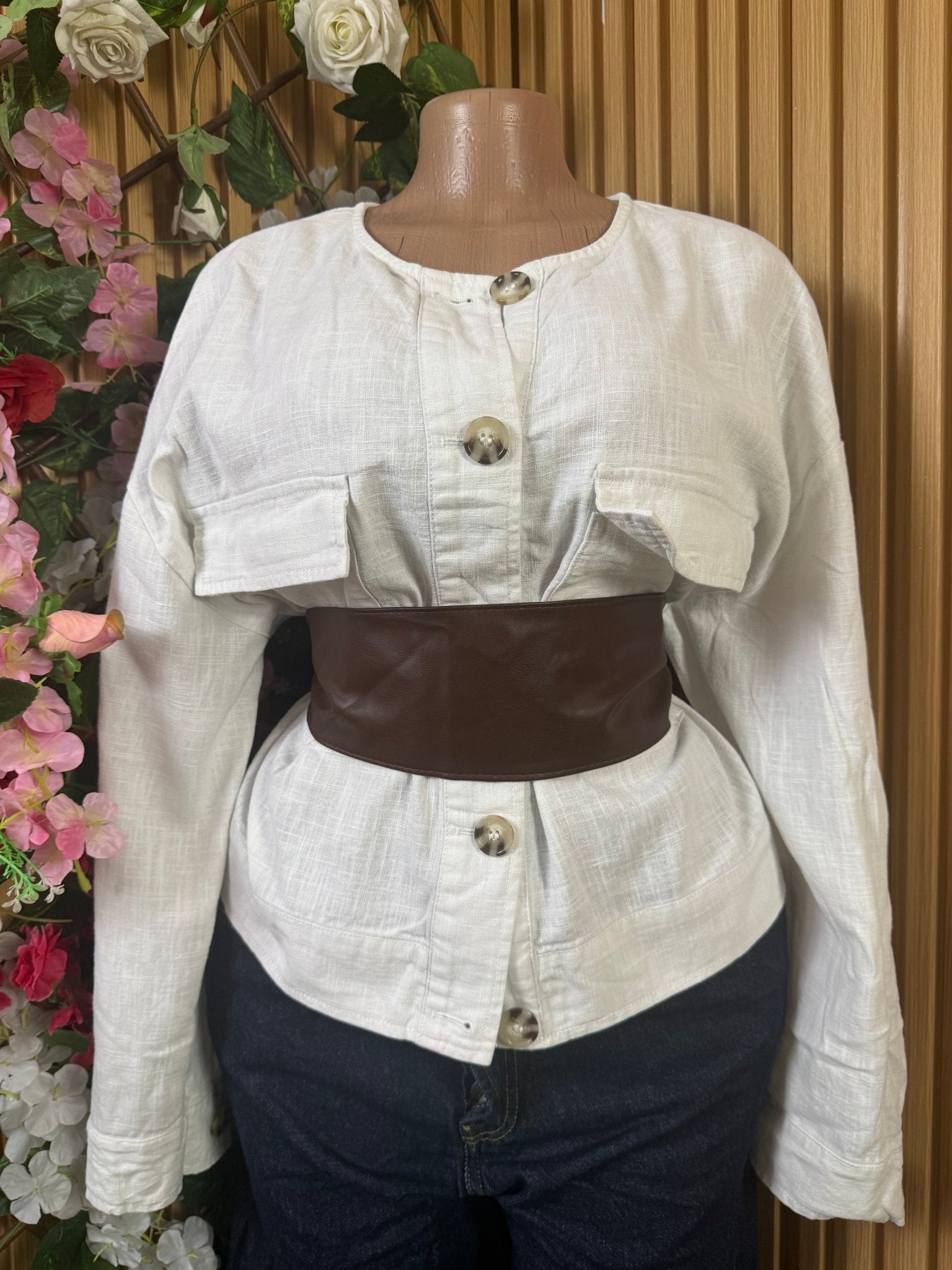 Veste blazer pour femme couleur beige à cinq boutons - Perluna Store