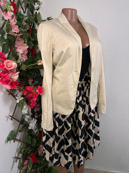 Veste blazer pour femme couleur crémre à deux bouton manche longue avec poches latérale - Perluna Store - kinshasa