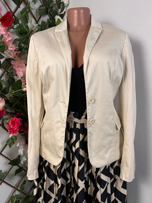 Veste blazer pour femme couleur crémre à deux bouton manche longue avec poches latérale - Perluna Store - kinshasa