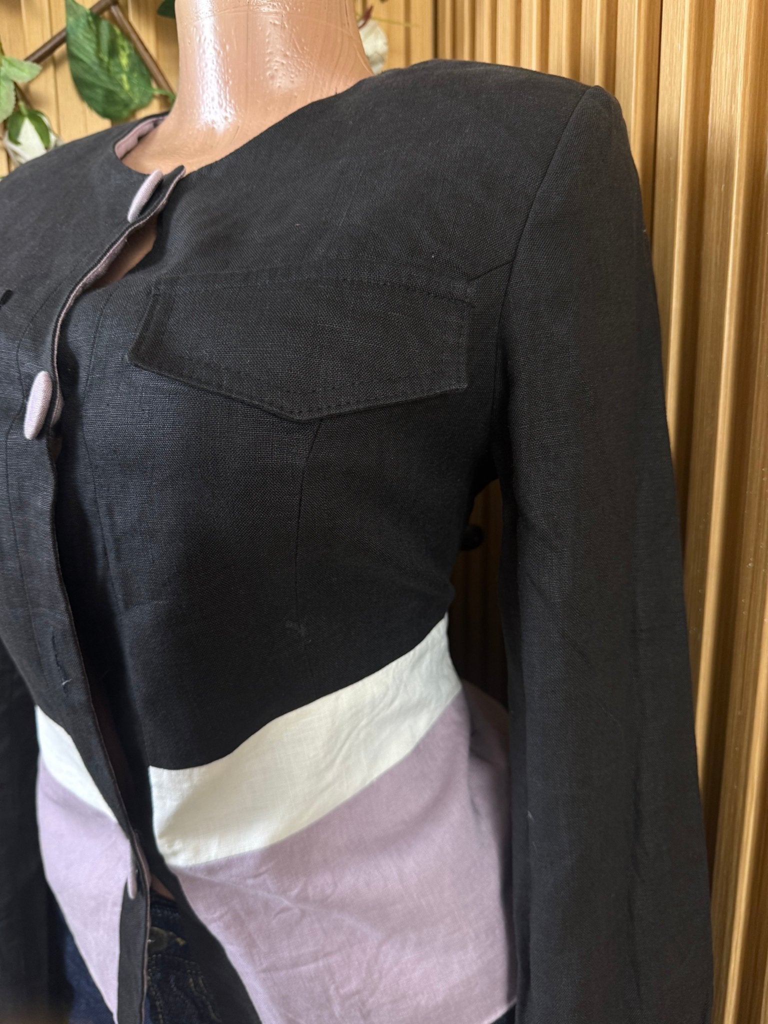 Veste blazer pour femme couleur noire à trois boutons - Perluna Store