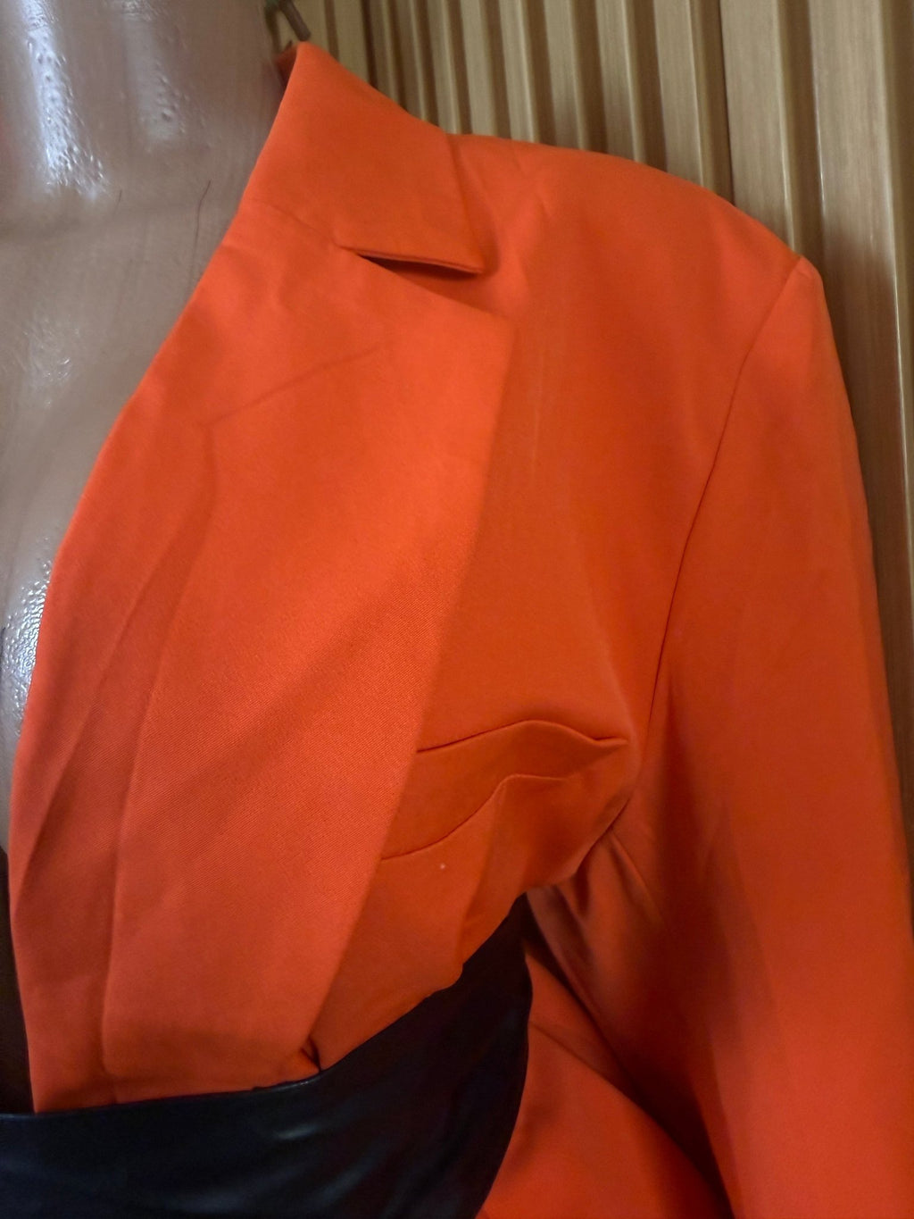 Veste blazer pour femme couleur orange à deux boutons - Perluna Store